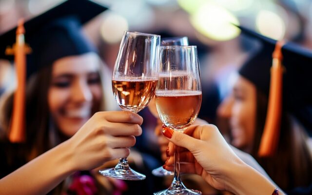 Quante persone invitare alla festa di laurea? La guida pratica per non perdere la testa (e il tavolo)