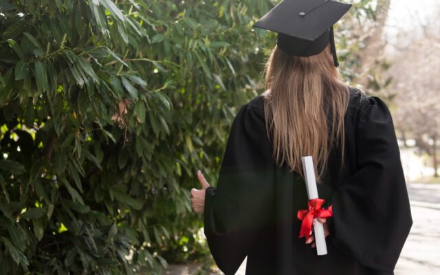 L’aperitivo di laurea in terrazza a Milano: perché è la scelta più smart dell’estate e come organizzarlo senza stress