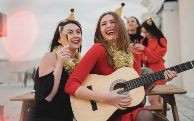 Musica e Intrattenimento per la Festa di Laurea a Milano a Luglio: Come Scegliere tra DJ, Live Band e Animazione