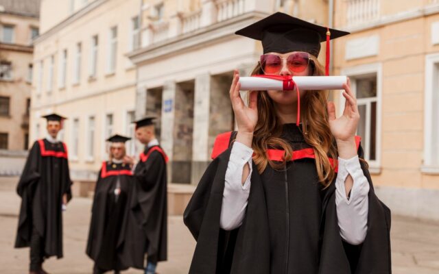 Dopo la laurea, cosa si fa? Una guida per godersi l’estate milanese da neolaureato (e festeggiare come si deve)